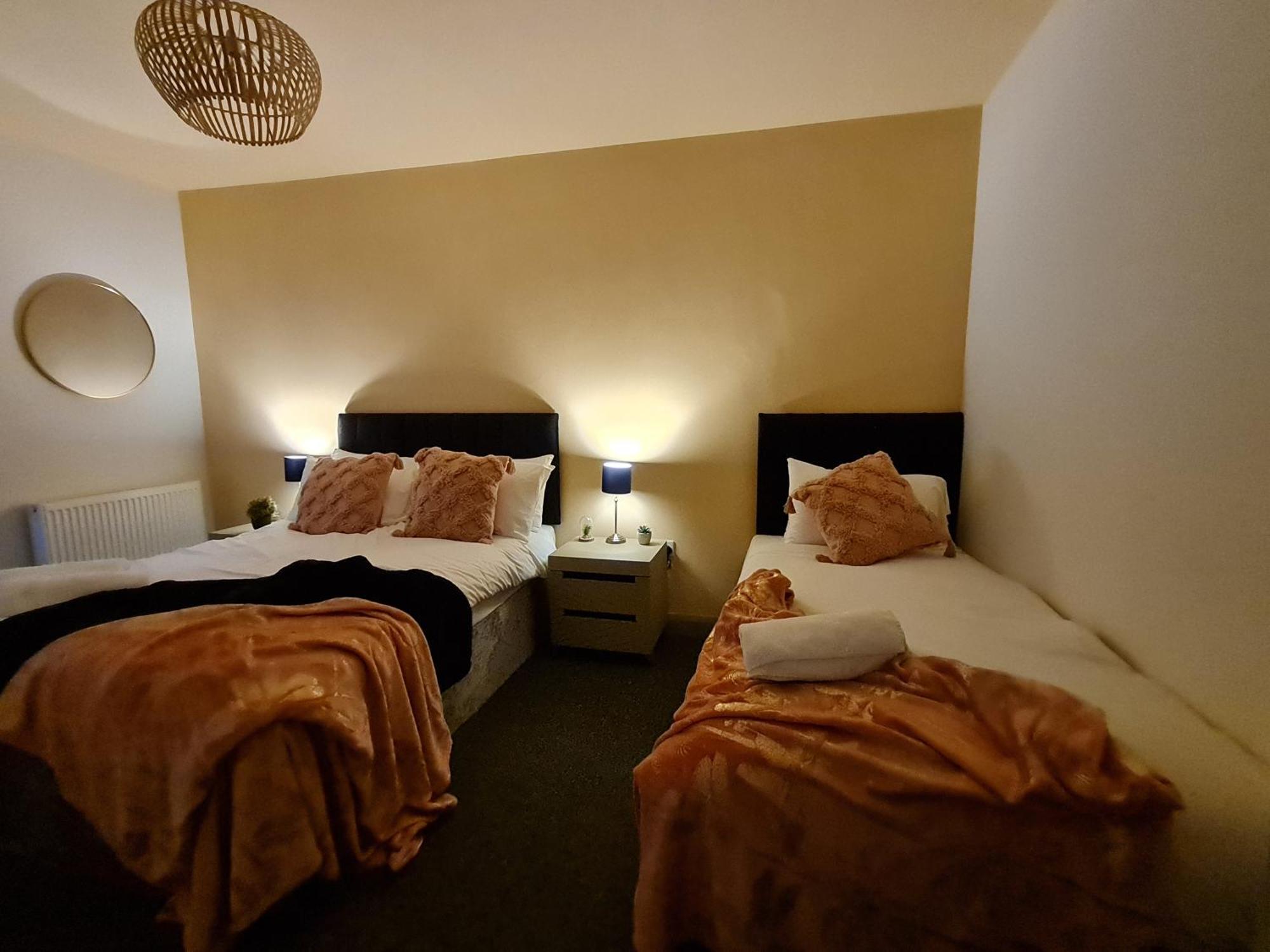 4 Bedroom Luxury House. Bike Park Wales. Secure Bike Store. Brecon Beacons Dowlais Exterior photo